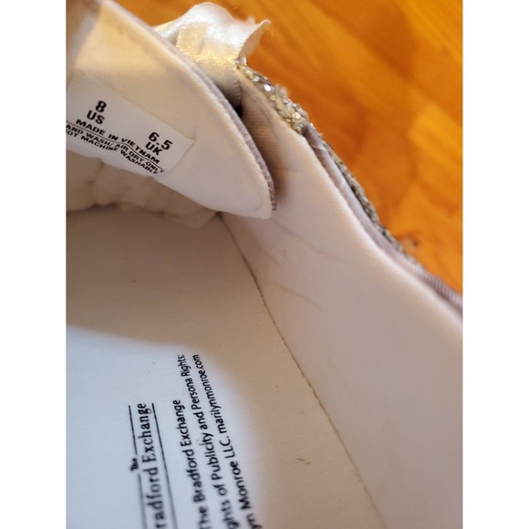 The Bradford Exchange Silver Sparkle Marilyn Monroe Sneakers Size 8 - Picture 11 of 11